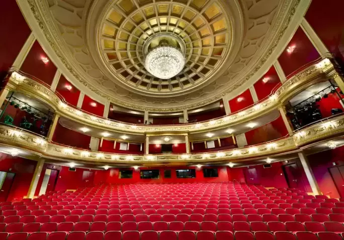 5. Teatr Wielki im. S. Moniuszki