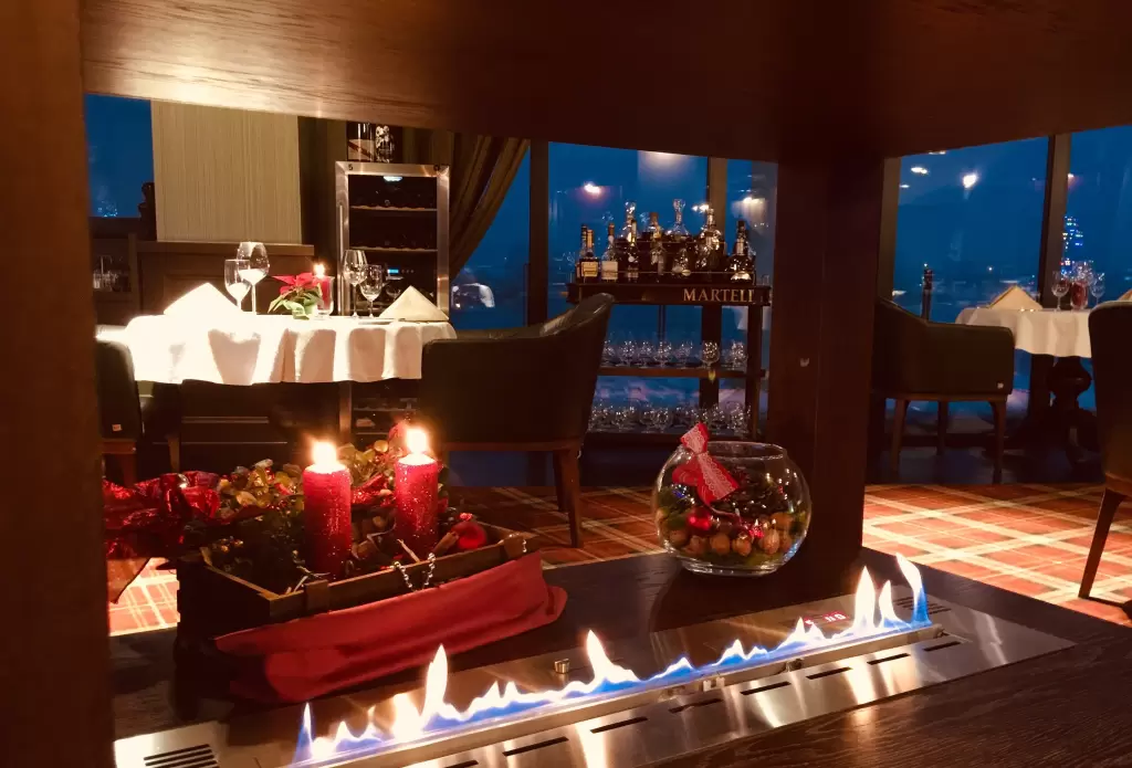 10. Hotel Mikołajki&nbsp;- Kolacja wigilijna dla firm