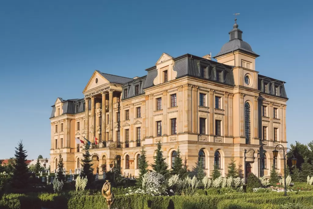 Pałac Bursztynowy***