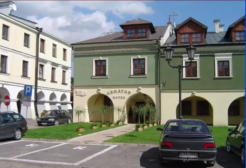 Hotel Senator***